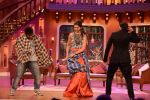 Deepika Padukone, Ranveer Singh on the sets of Comedy Nights with Kapil in Filmcity, Mumbai on 5th Nov 2013